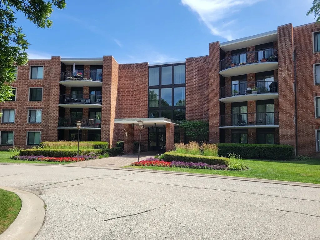 1505 East Central Road Arlington Heights IL 60005