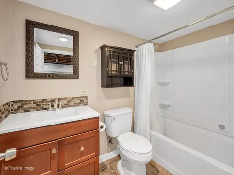422 Walnut Drive Streamwood IL 60107