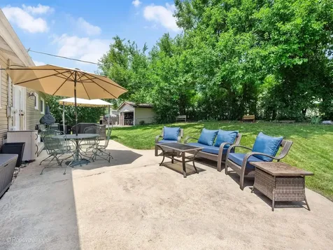 422 Walnut Drive Streamwood IL 60107