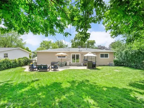 422 Walnut Drive Streamwood IL 60107