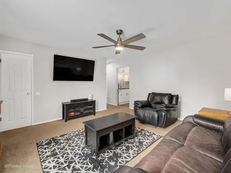422 Walnut Drive Streamwood IL 60107