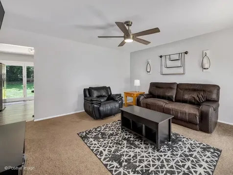 422 Walnut Drive Streamwood IL 60107