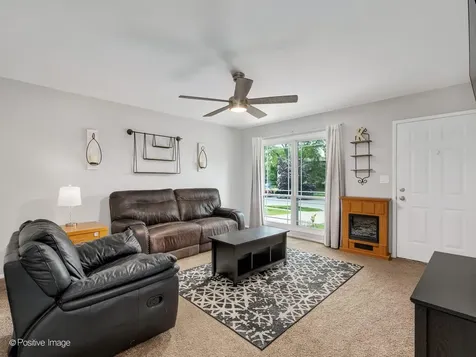 422 Walnut Drive Streamwood IL 60107
