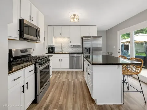 422 Walnut Drive Streamwood IL 60107