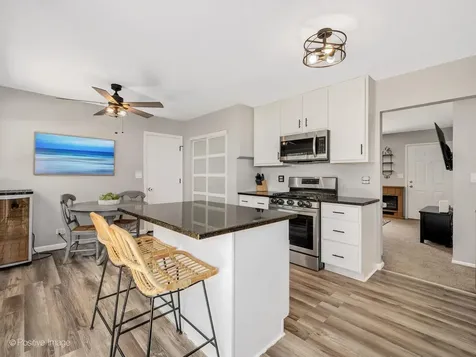 422 Walnut Drive Streamwood IL 60107