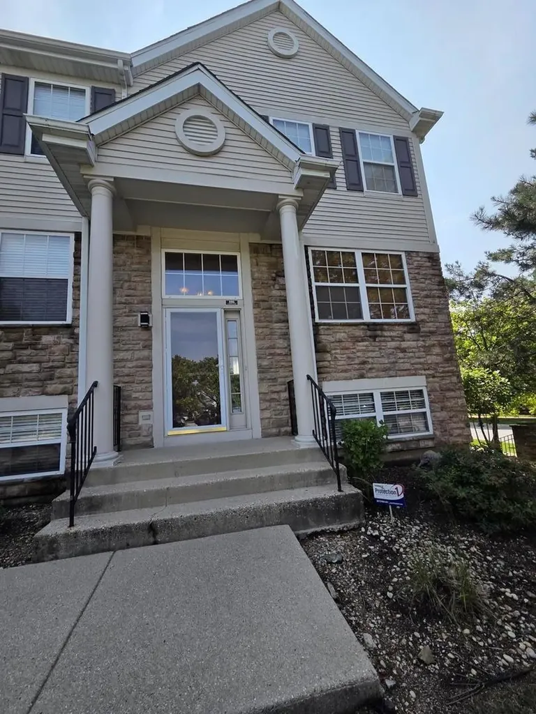 886 South Insignia Court Palatine IL 60067