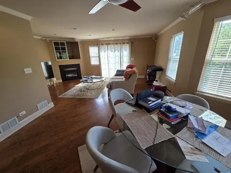 886 South Insignia Court Palatine IL 60067