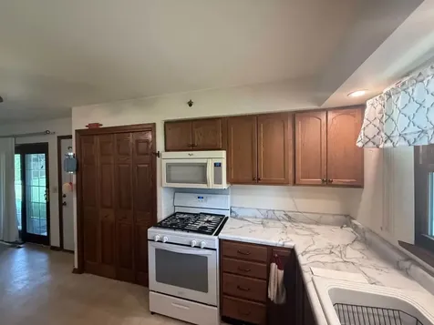 442 31ST Avenue East Moline IL 61244