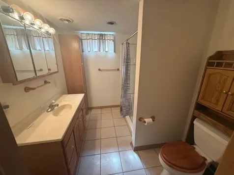 442 31ST Avenue East Moline IL 61244