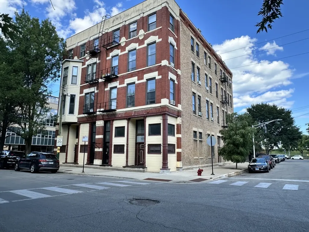 1237 North Noble Street Chicago IL 60642