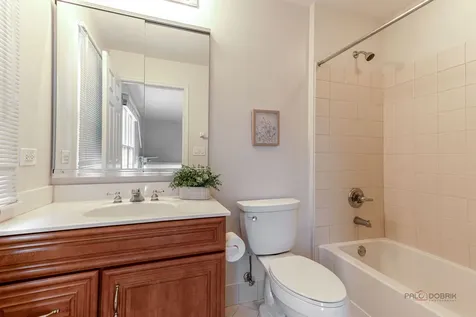 15 Eagle Ridge Drive Hawthorn Woods IL 60047