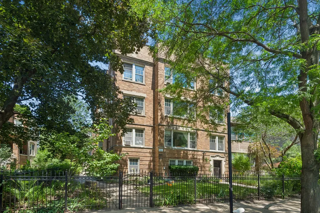 2018 West Greenleaf Avenue Chicago IL 60645