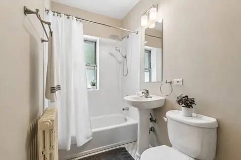 2018 West Greenleaf Avenue Chicago IL 60645