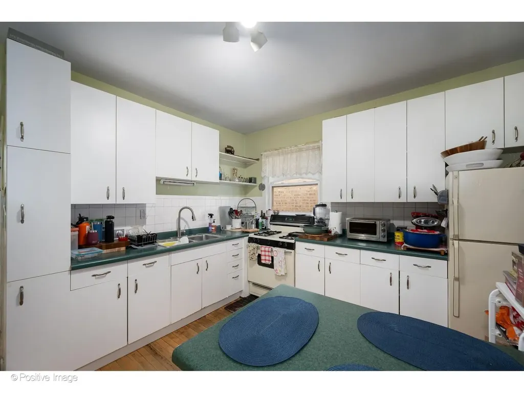 3640 North Artesian Avenue Chicago IL 60618