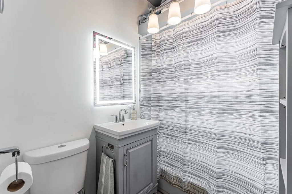 3509 West Dickens Avenue Chicago IL 60647
