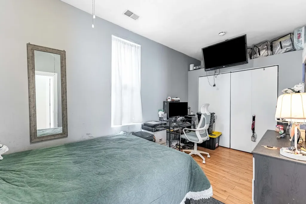 3509 West Dickens Avenue Chicago IL 60647