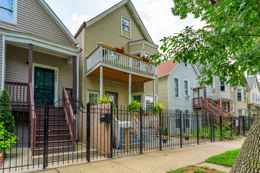 3509 West Dickens Avenue Chicago IL 60647