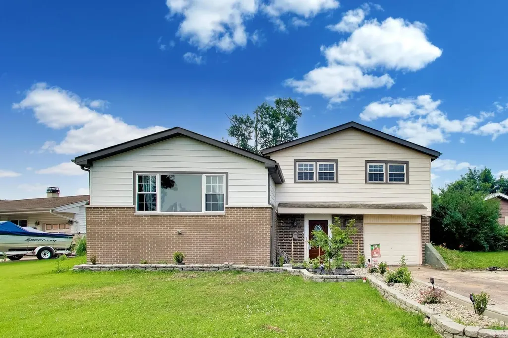9007 West 92nd Street Hickory Hills IL 60457