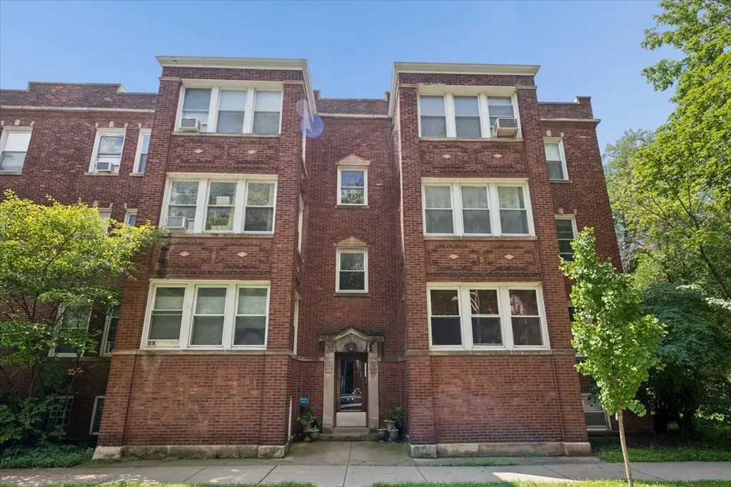 1969 West Winona Street Chicago IL 60640