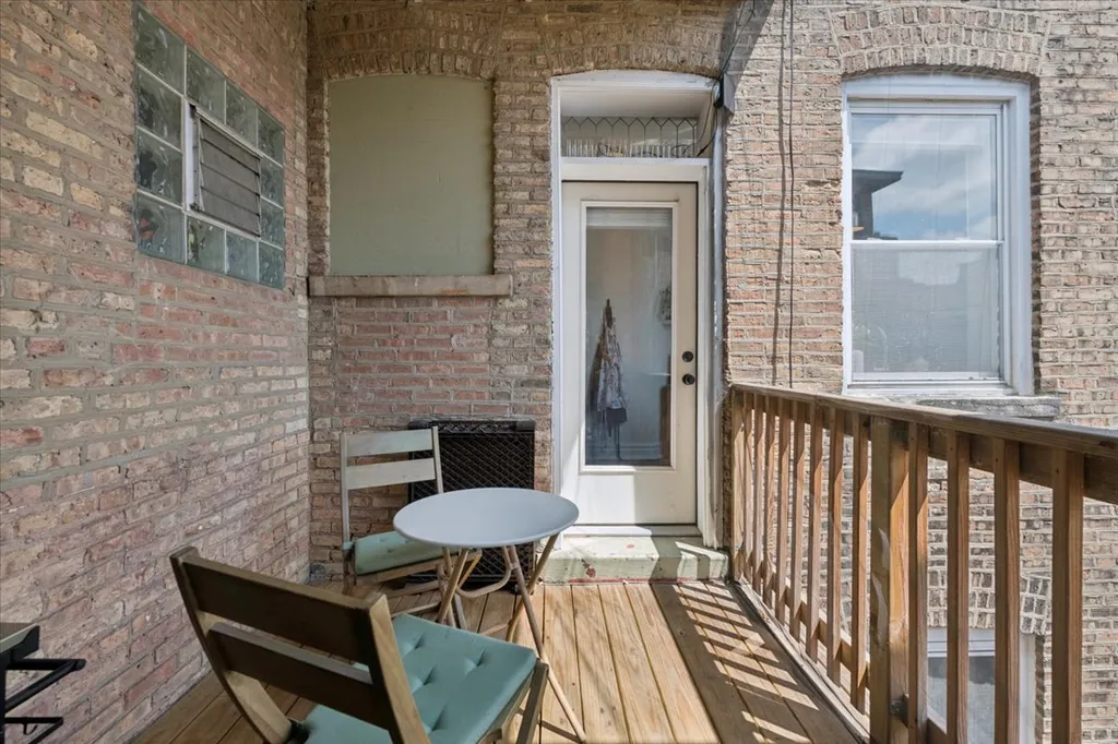 1969 West Winona Street Chicago IL 60640