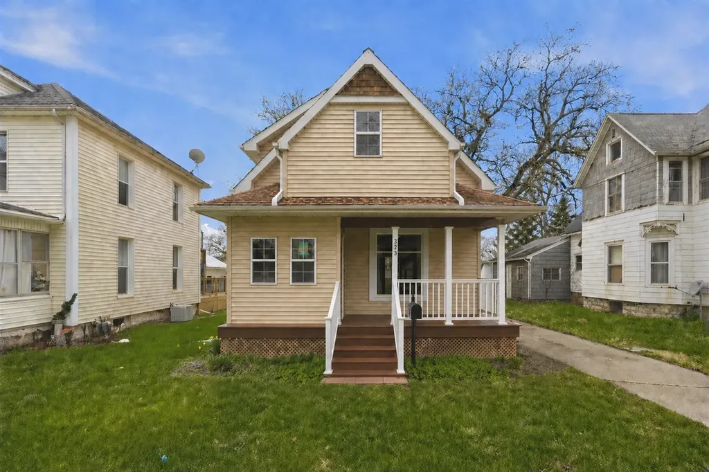 323 Douglas Avenue Dixon IL 61021