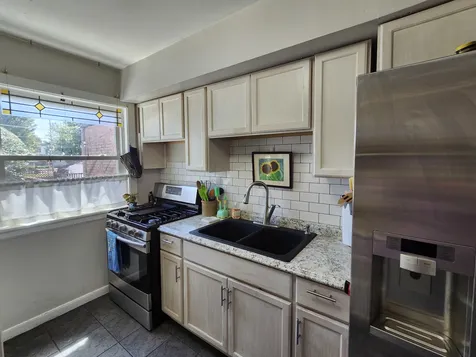 1953 Illinois Street Des Plaines IL 60018