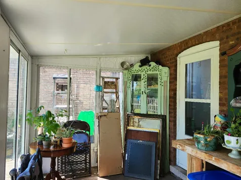 1953 Illinois Street Des Plaines IL 60018