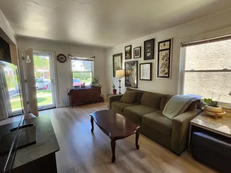 1953 Illinois Street Des Plaines IL 60018