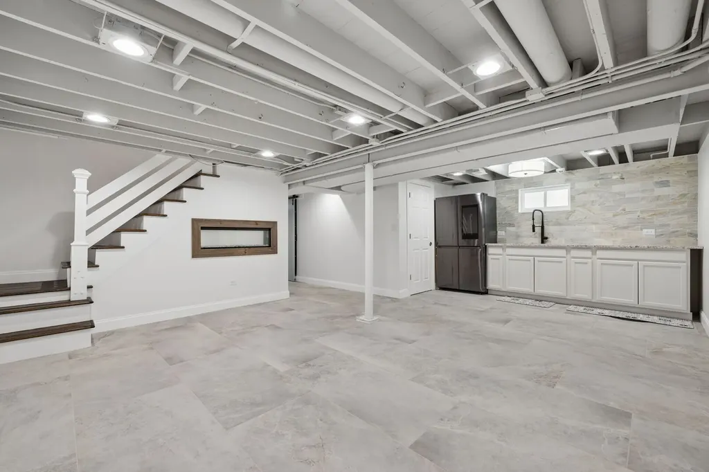 10547 South Troy Street Chicago IL 60655