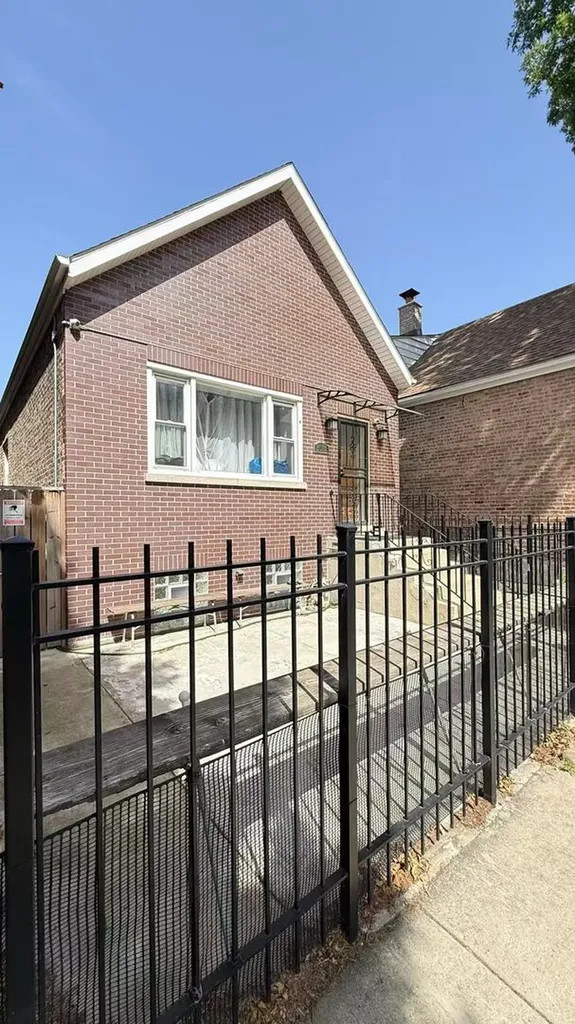 3538 South Honore Street Chicago IL 60609