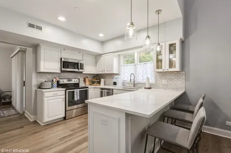 1406 Ruidoso Court Libertyville IL 60048