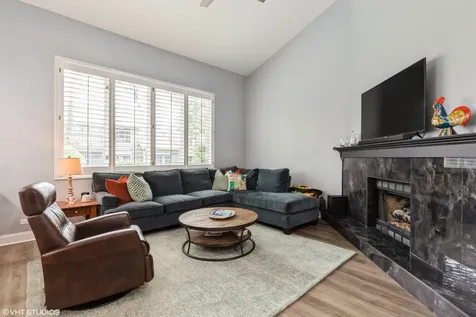 1406 Ruidoso Court Libertyville IL 60048