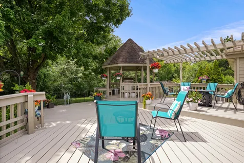 142 Elizabeth Court Wood Dale IL 60191