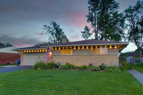 301 Lance Drive Des Plaines IL 60016