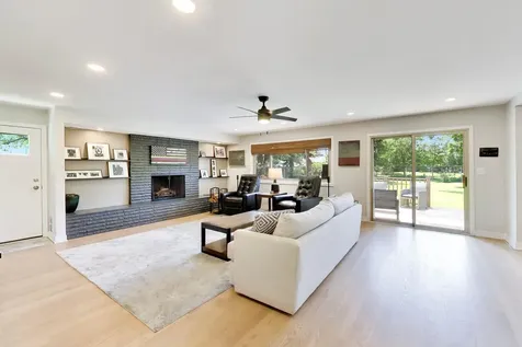 301 Lance Drive Des Plaines IL 60016