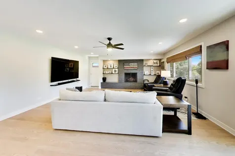 301 Lance Drive Des Plaines IL 60016