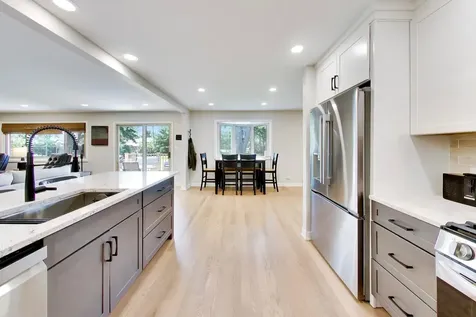 301 Lance Drive Des Plaines IL 60016