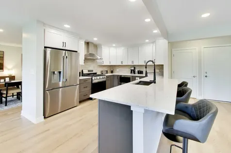 301 Lance Drive Des Plaines IL 60016