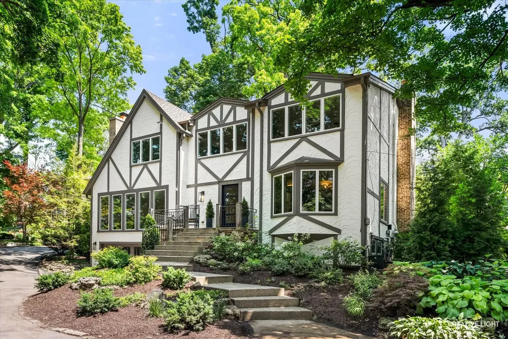 641 Lake Road Glen Ellyn IL 60137