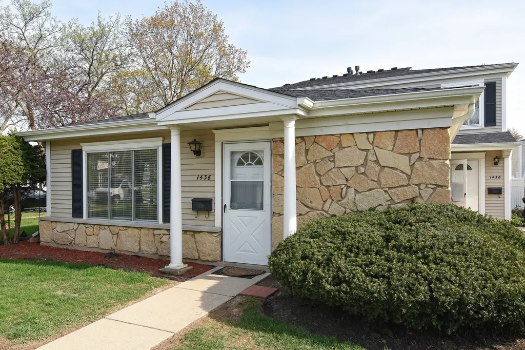 1436 Quaker Lane Prospect Heights IL 60070