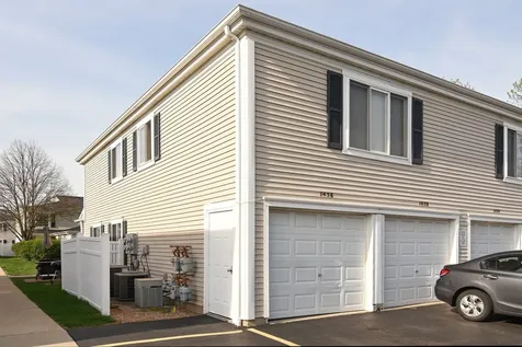 1436 Quaker Lane Prospect Heights IL 60070