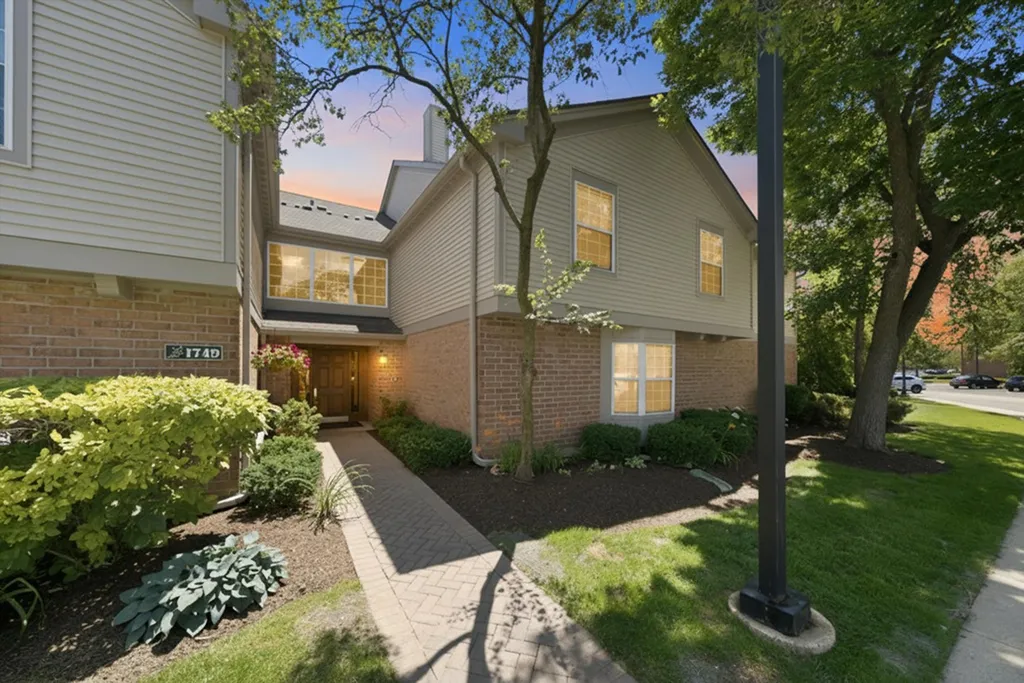 1749 Eastwood Court Schaumburg IL 60195