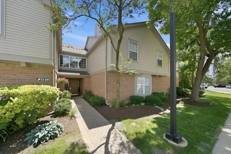 1749 Eastwood Court Schaumburg IL 60195