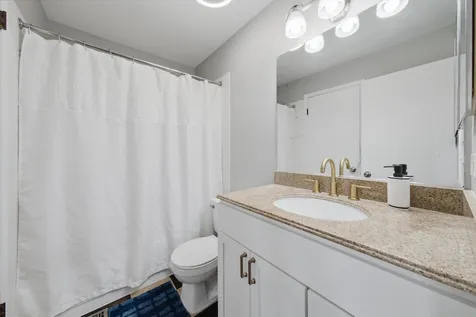 1749 Eastwood Court Schaumburg IL 60195