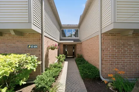 1749 Eastwood Court Schaumburg IL 60195