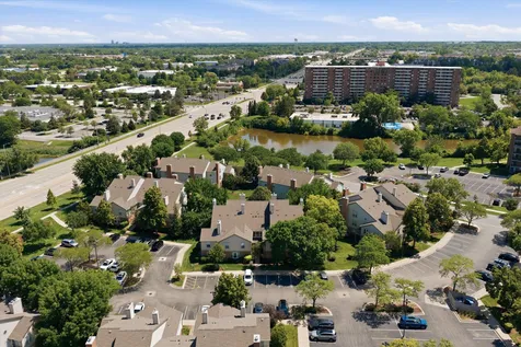 1749 Eastwood Court Schaumburg IL 60195