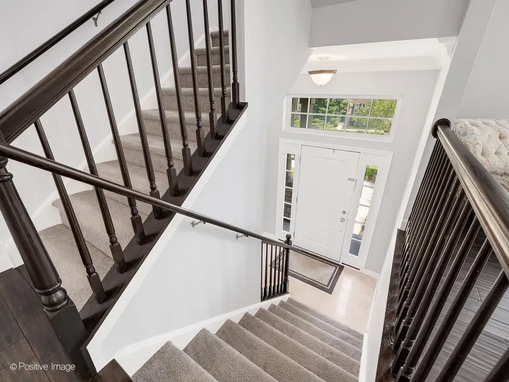 332 Castle Circle Carol Stream IL 60188