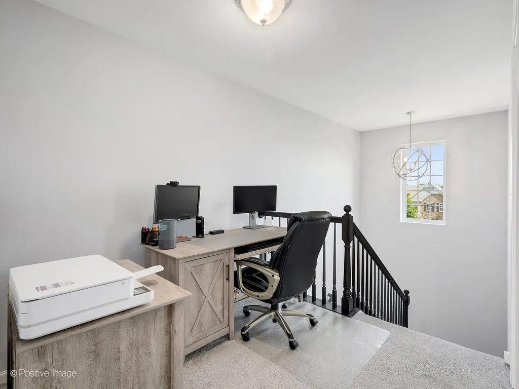 332 Castle Circle Carol Stream IL 60188