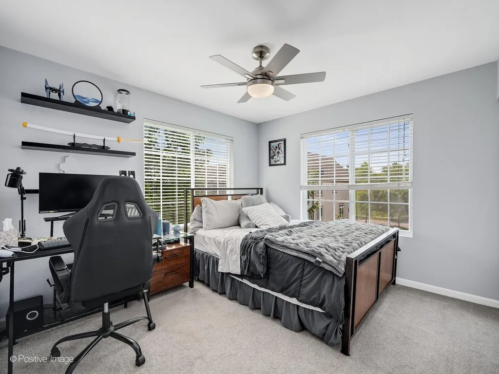 332 Castle Circle Carol Stream IL 60188