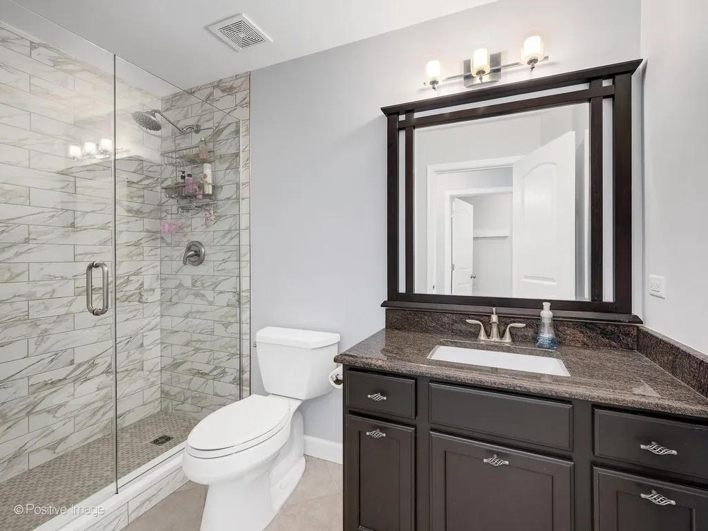 332 Castle Circle Carol Stream IL 60188